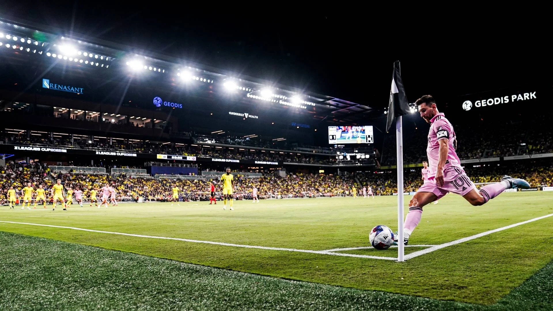 足球场馆夜景全景